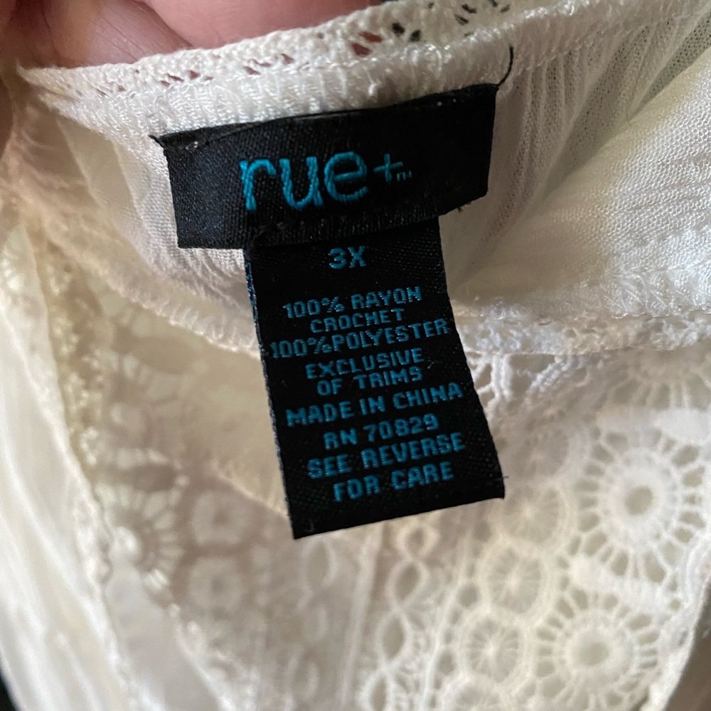 White cold shoulder blouse - Picture 8 of 8
